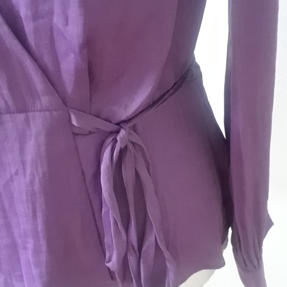 🌟Cute lap over blouse - Picture 3 of 5